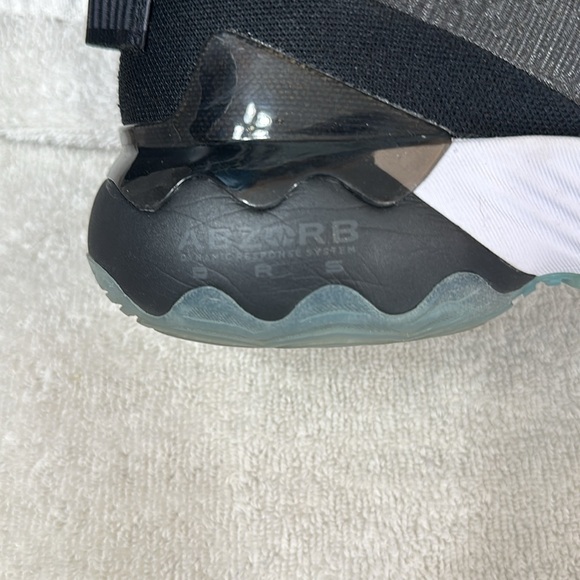 New Balance Shoes - Picture 9 of 9